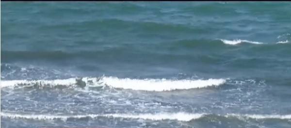 Χαλκιδική:-5χρονος-παρασύρθηκε-από-θαλάσσια-ρεύματα-–-Ο-πατέρας-του-βούτηξε-για-να-το-σώσει