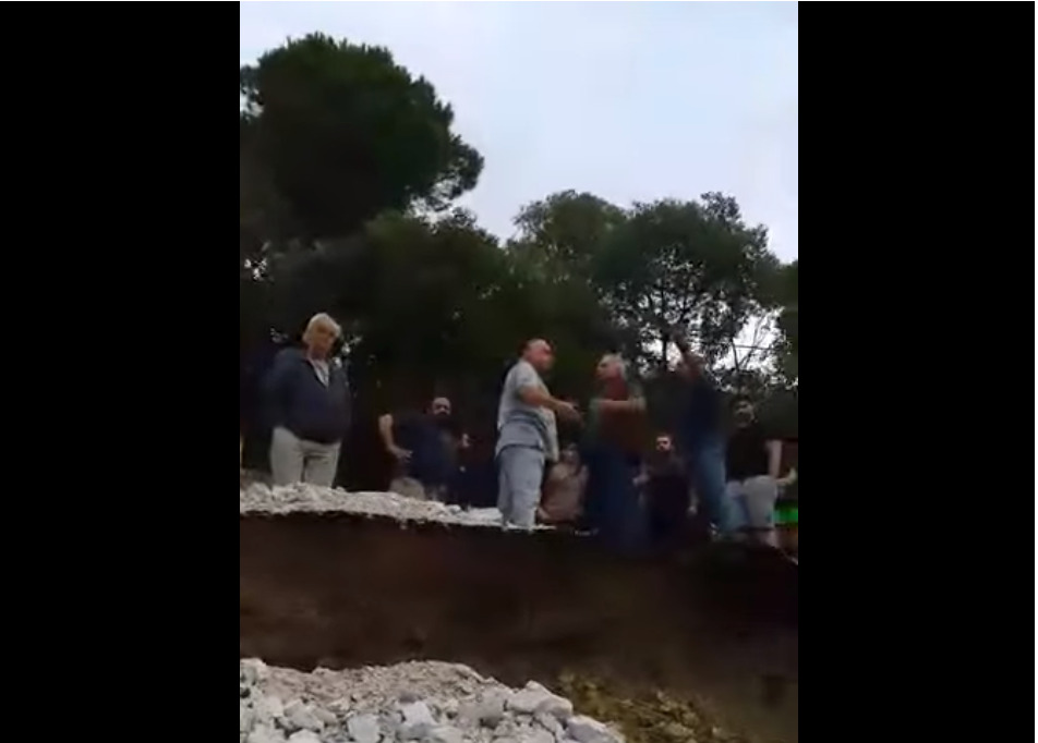 Αχιλλέας-Μπέος:-Πιάστηκε-στα-χέρια-με-πολίτη-και-τον-χαστούκισε-–-“Τ@@@@@@,-να-μου…”