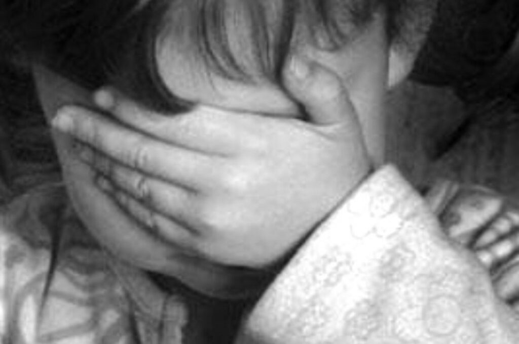 Εύβοια-–-Σοβαρό-τροχαίο:-Αυτοκίνητο-έκανε-τρελή-πορεία-μέσα-σε-λαϊκή-αγορά-και-παρέσυρε-πολίτες-–-Τραυματίστηκε-παιδί