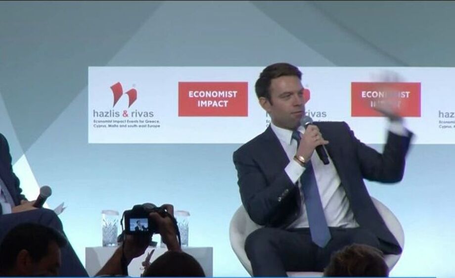 Η-“μάχη”-του-Στέφανου-Κασσελάκη-με-μία-μύγα-κατά-τη-διάρκεια-συνέντευξης
