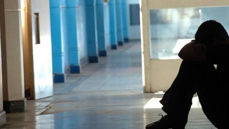 Λάρισα:-16χρονος-μαθητής-κατέληξε-στο-νοσοκομείο-–-Η-εξομολόγηση-στις-συμμαθήτριές-του-που-σήμανε-συναγερμό