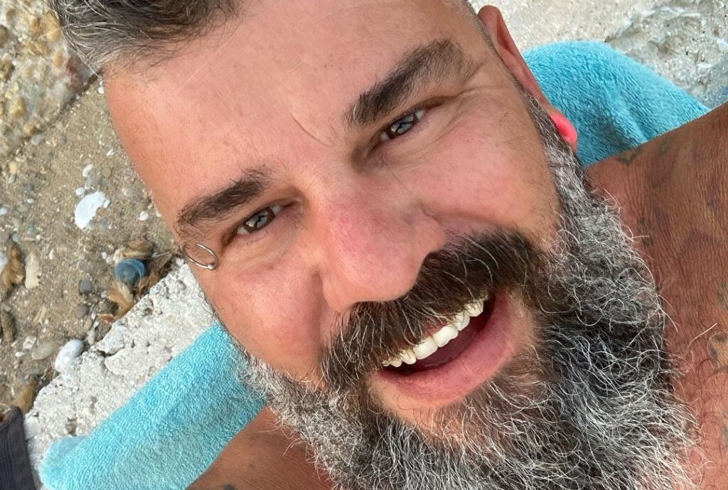 Σοκάρουν-οι-λεπτομέρειες-για-τον-ξαφνικό-θάνατο-του-σχεδιαστή-μόδας,-Τόλη-Σκουλαριώτη-–-Το-τραγικό-παιχνίδι-της-μοίρας