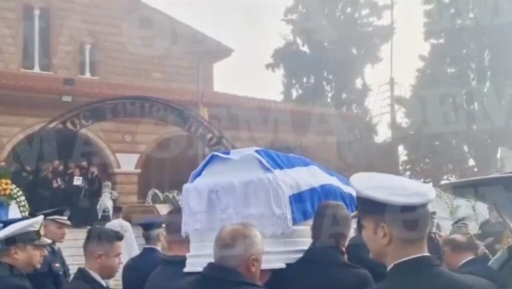 Θρήνος-στην-κηδεία-του-32χρονου-αστυνομικού-που-έχασε-τη-ζωή-του,-μετά-από-καυγά-σε-μπυραρία-–-Ο-σπαραγμός-της-μητέρας-του-–