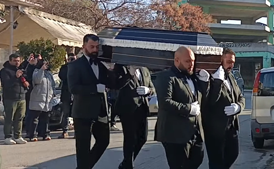 Θεσσαλονίκη-–-41χρονη-Γεωργία:-Τραγικές-φιγούρες-οι-γονείς-και-η-κόρη-της-στο-τελευταίο-“αντίο”