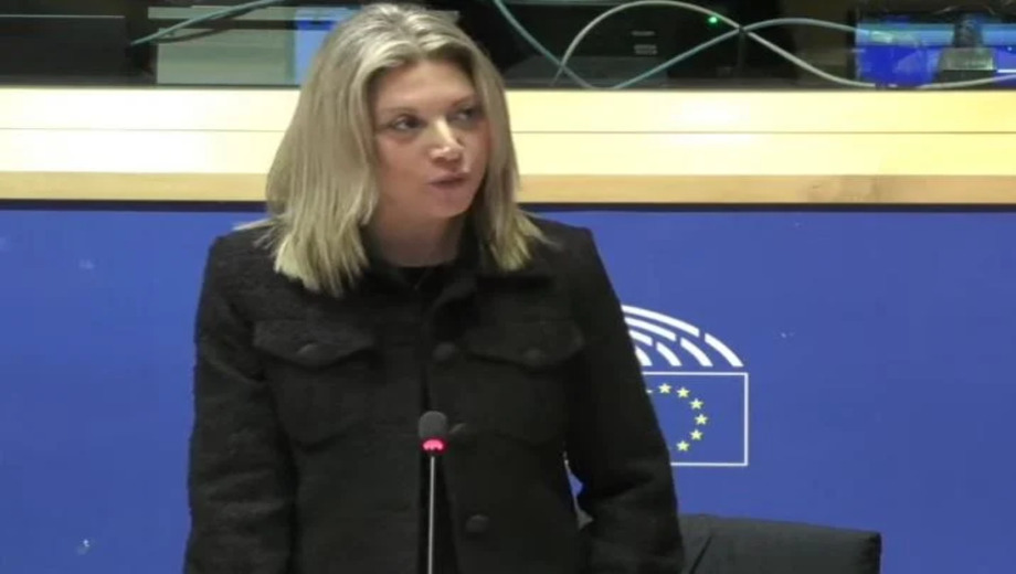 Τέμπη-–-Μητέρα-Μάρθης:-Συγκλόνισε-το-Ευρωκοινοβούλιο-η-Μαρία-Καρυστιανού-–-Τη-χειροκροτούσαν-όρθιοι