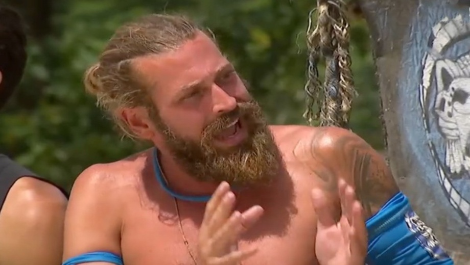 survivor-2024:-Δεν-μπορεί-να-τα-βρει-με-τίποτα-μαζί-τους-και-ξεσπά-στην-κάμερα-–-«Παίζει-το-θύμα…»