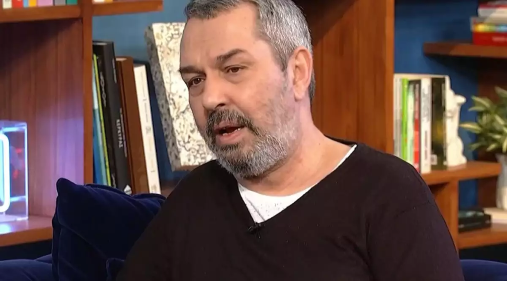 Στο-νοσοκομείο-ο-Χρήστος-Χατζηπαναγιώτης-–-Ακυρώθηκαν-οι-παραστάσεις-του
