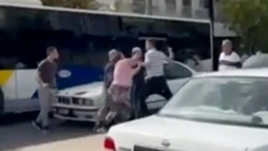 Αιγάλεω:-Σοκάρει-η-περιγραφή-του-ζευγαριού-που-ξυλοκοπήθηκε-στη-μέση-του-δρόμου-–-“Μου-είπε-φάε-μου-τα-@@…”