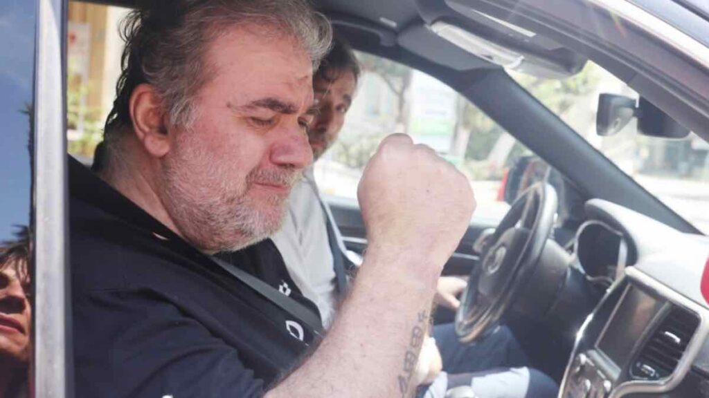 Σταρόβας:Το-ευτράπελο-κατά-τη-νοσηλεία-–-Του-έβαλε-το-κινητό-στο-αφτί-και…